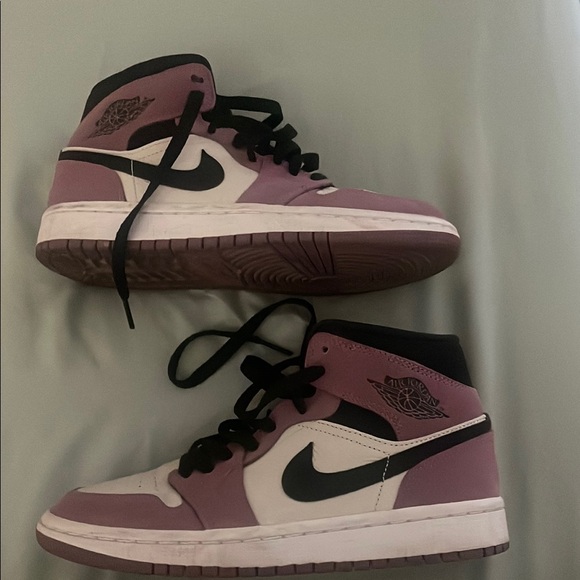 Nike Air Jordan Retro High in Pink and Black